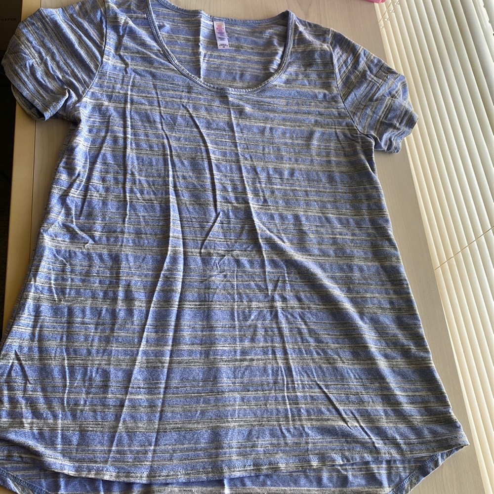 Lularoe shirt sleeve shirt